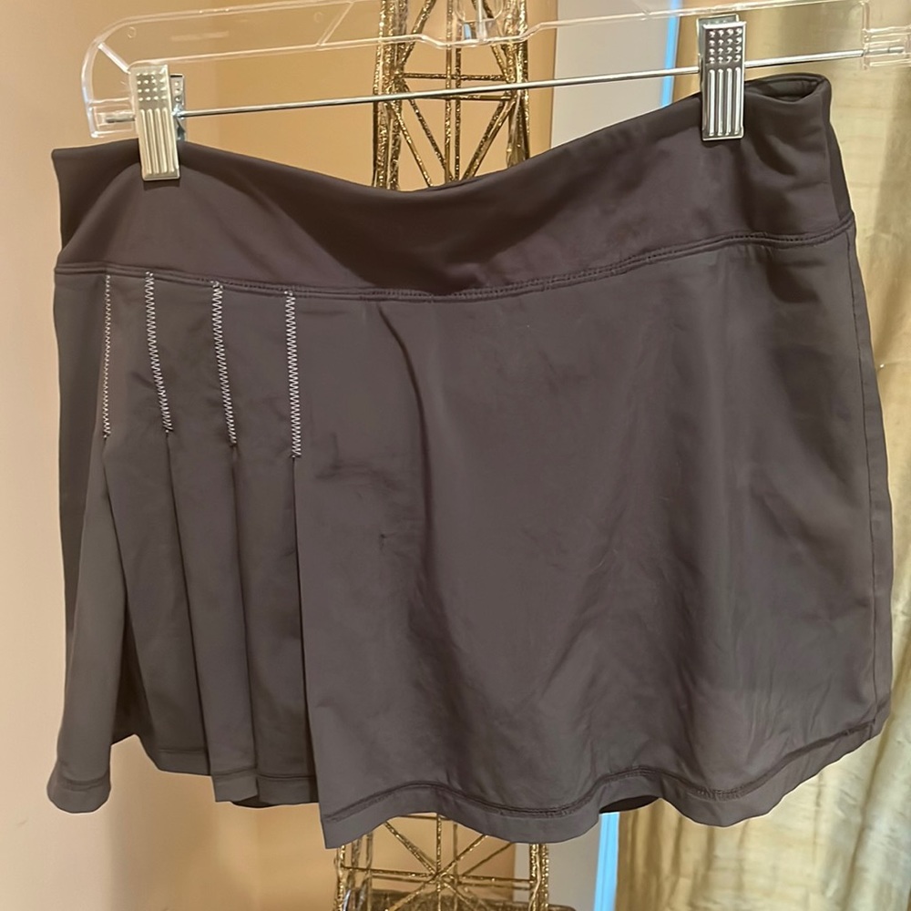 Athleta lined skort in gray with partial pleats in front